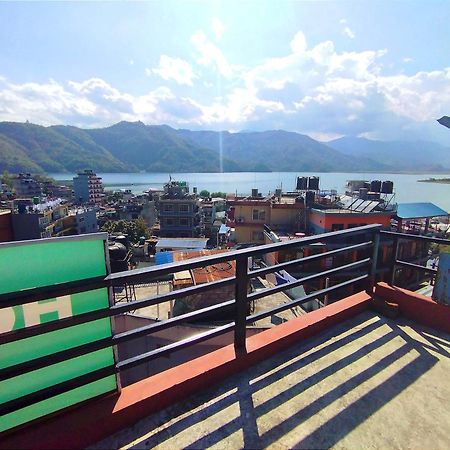 Hotel Santana Pokhara Rom bilde