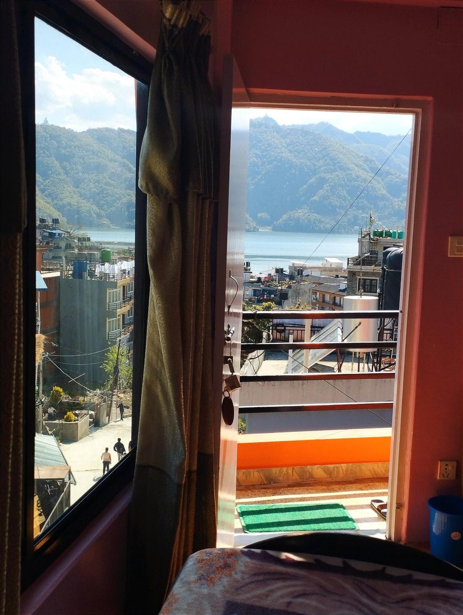Hotel Santana Pokhara Rom bilde
