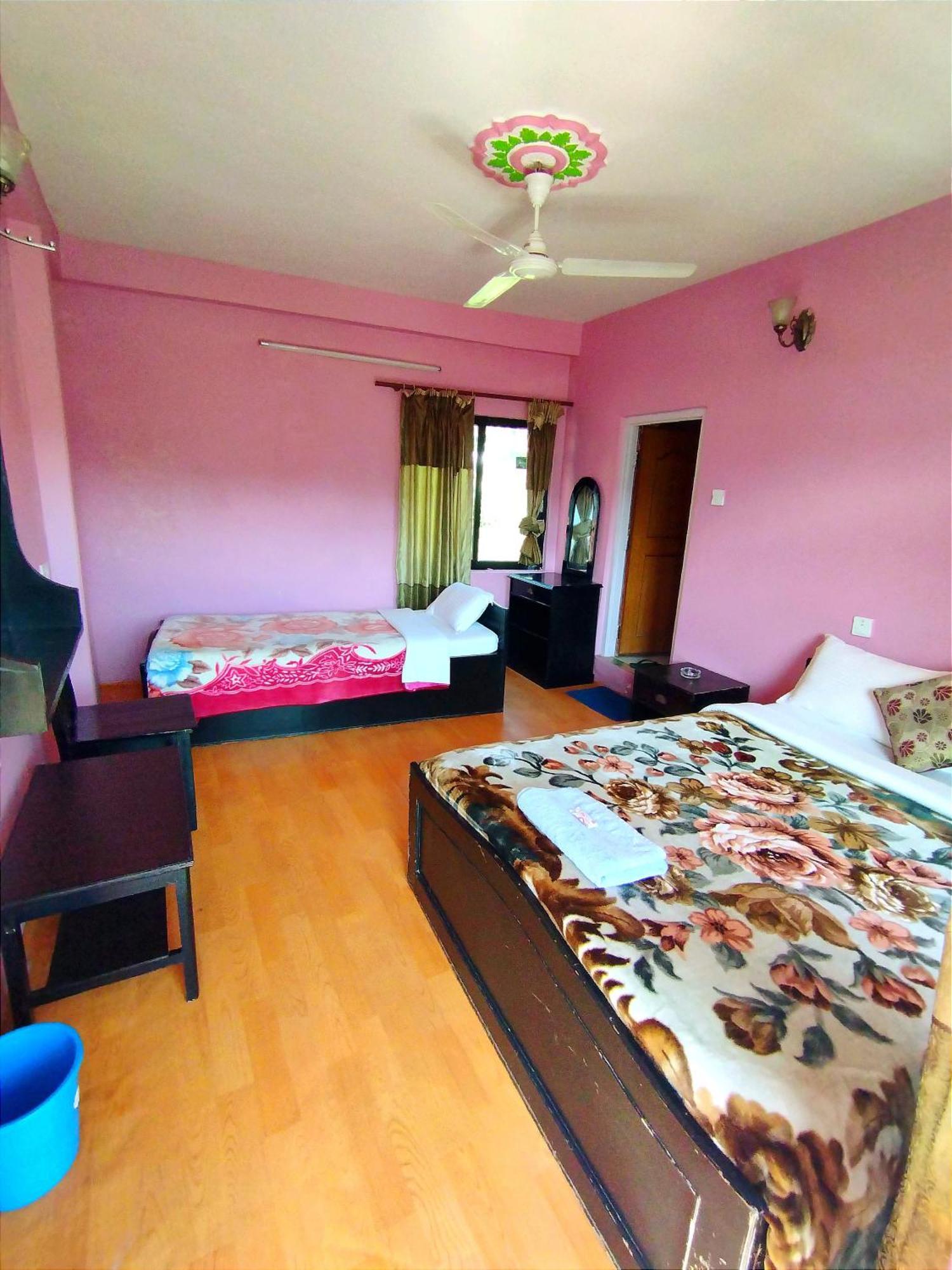 Hotel Santana Pokhara Rom bilde