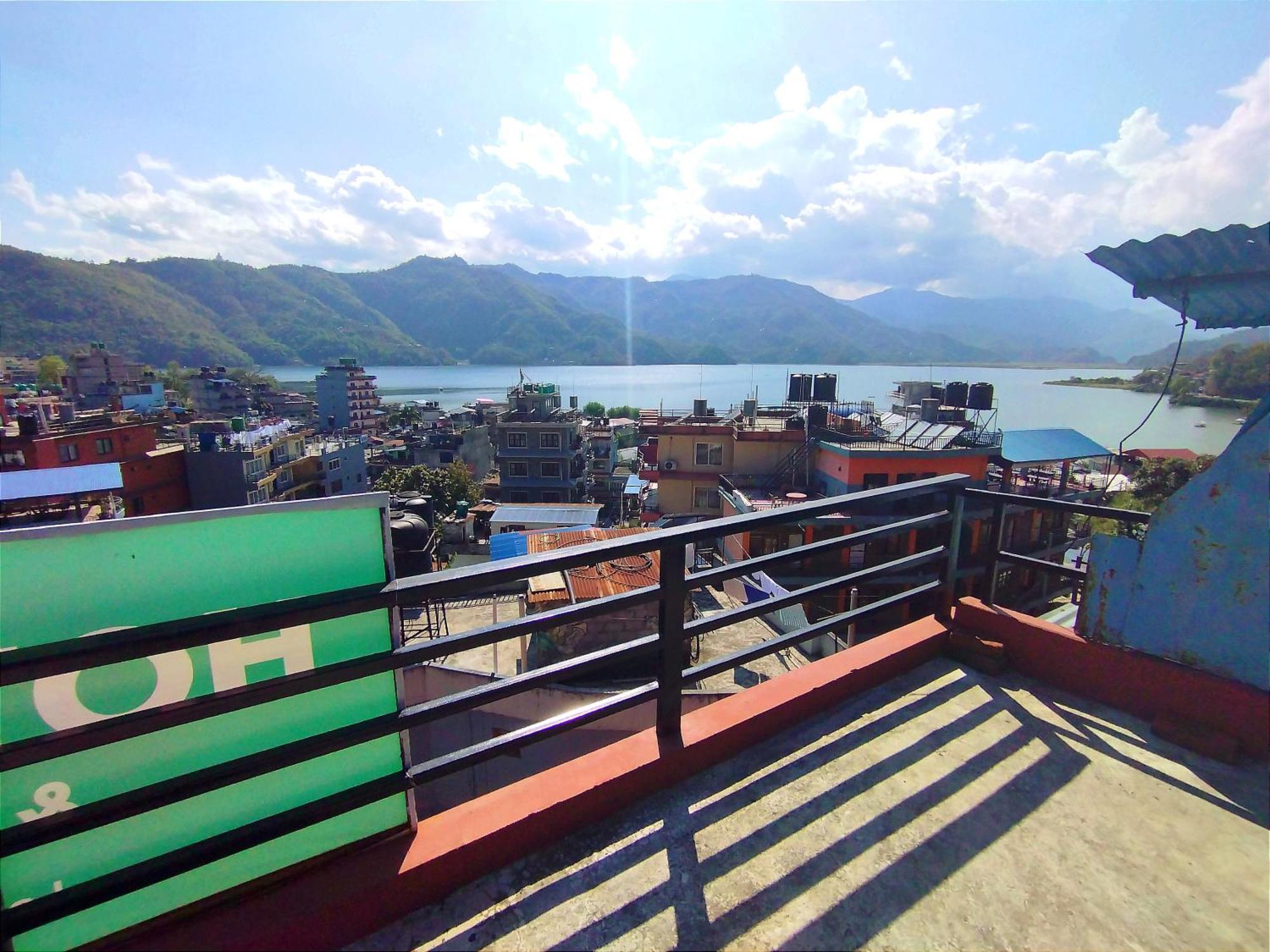 Hotel Santana Pokhara Rom bilde
