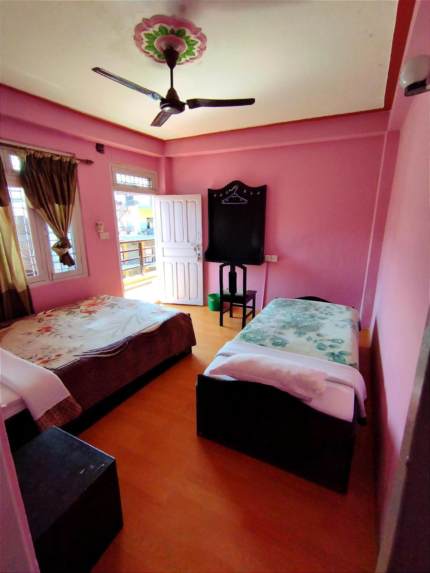 Hotel Santana Pokhara Rom bilde