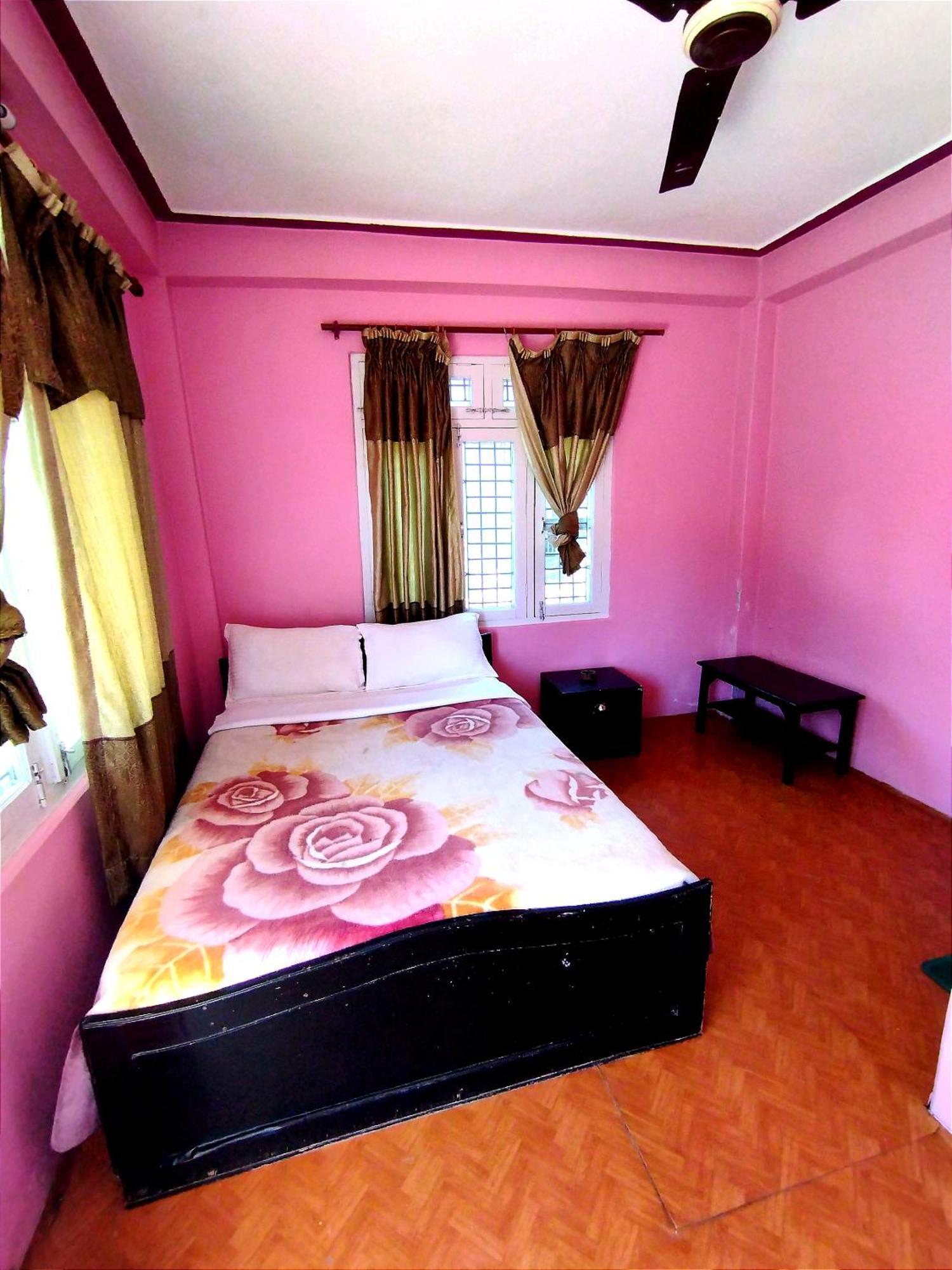 Hotel Santana Pokhara Rom bilde