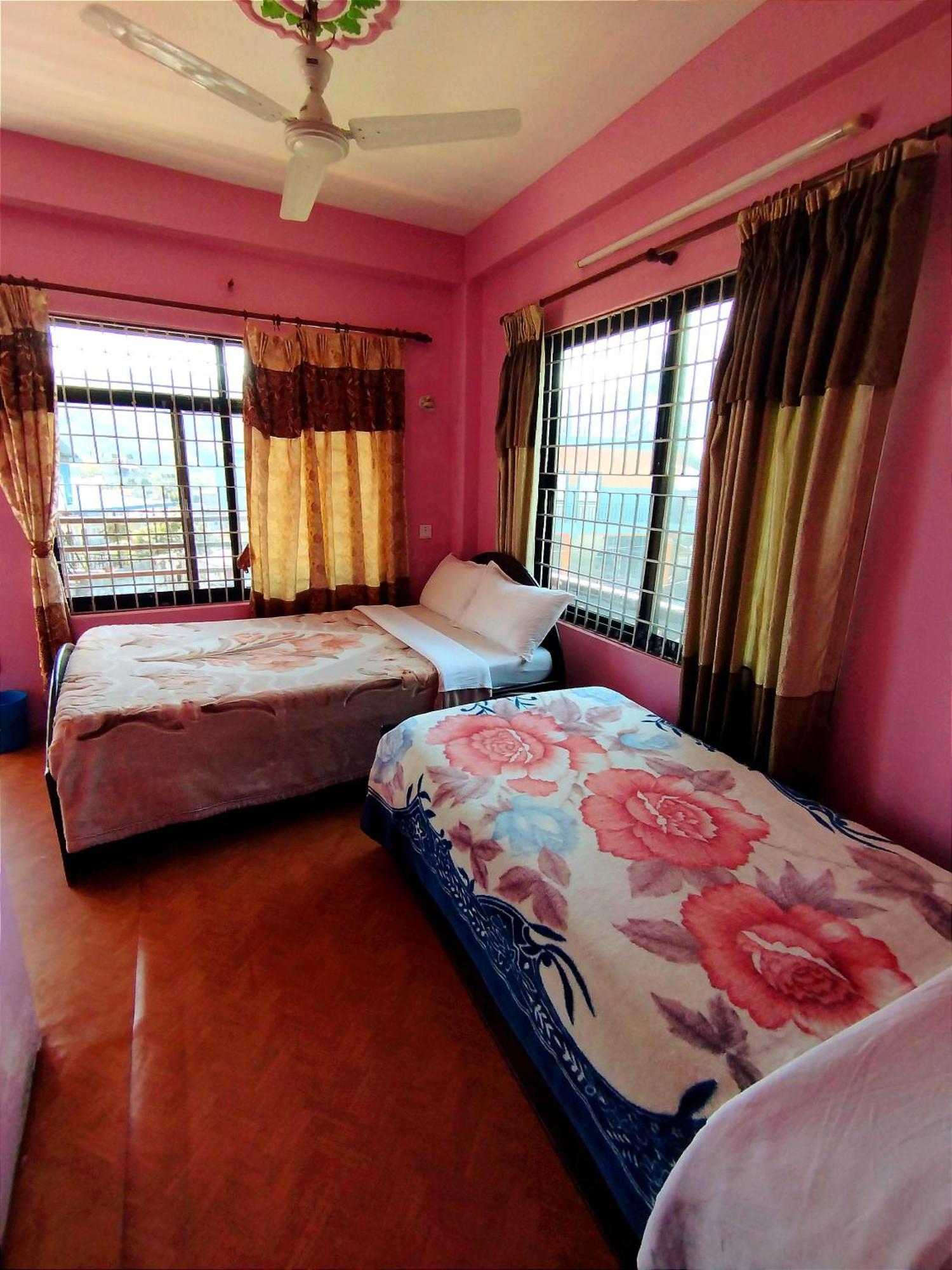 Hotel Santana Pokhara Rom bilde