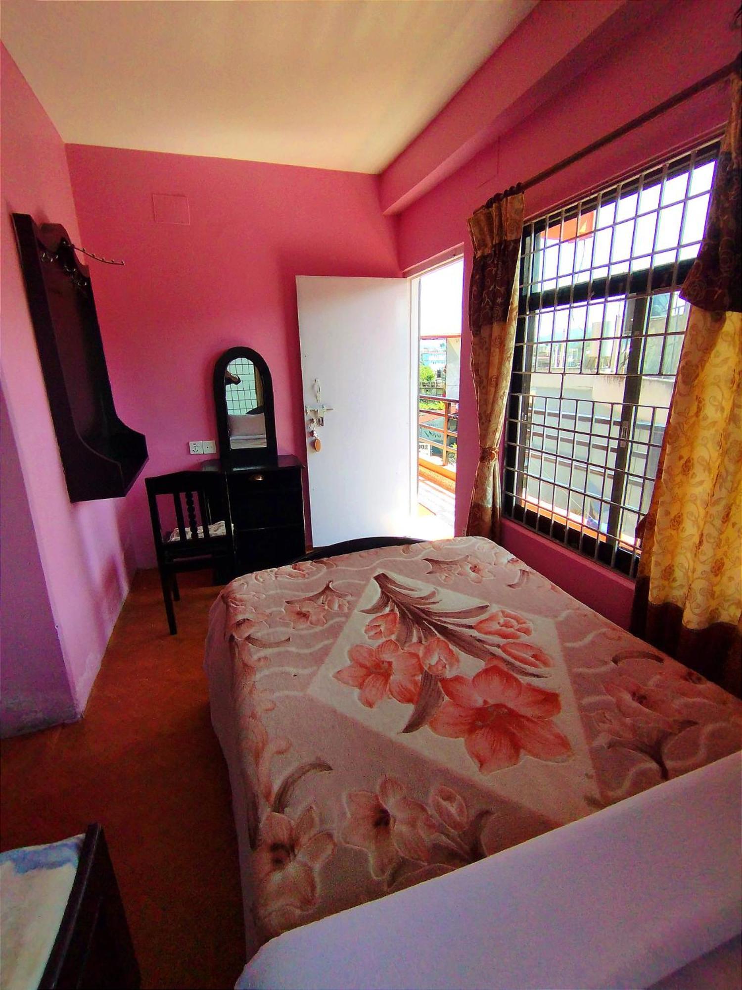 Hotel Santana Pokhara Rom bilde