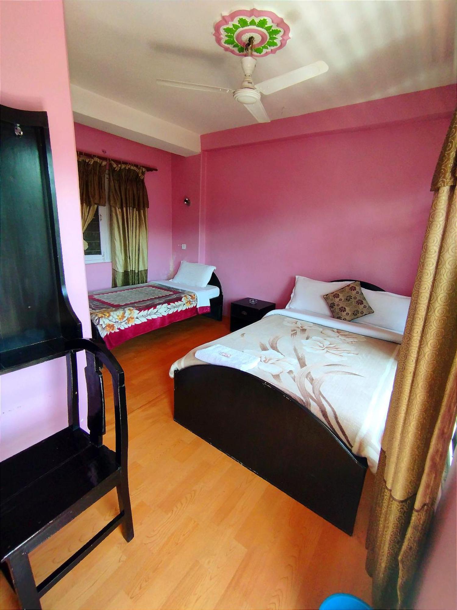 Hotel Santana Pokhara Rom bilde