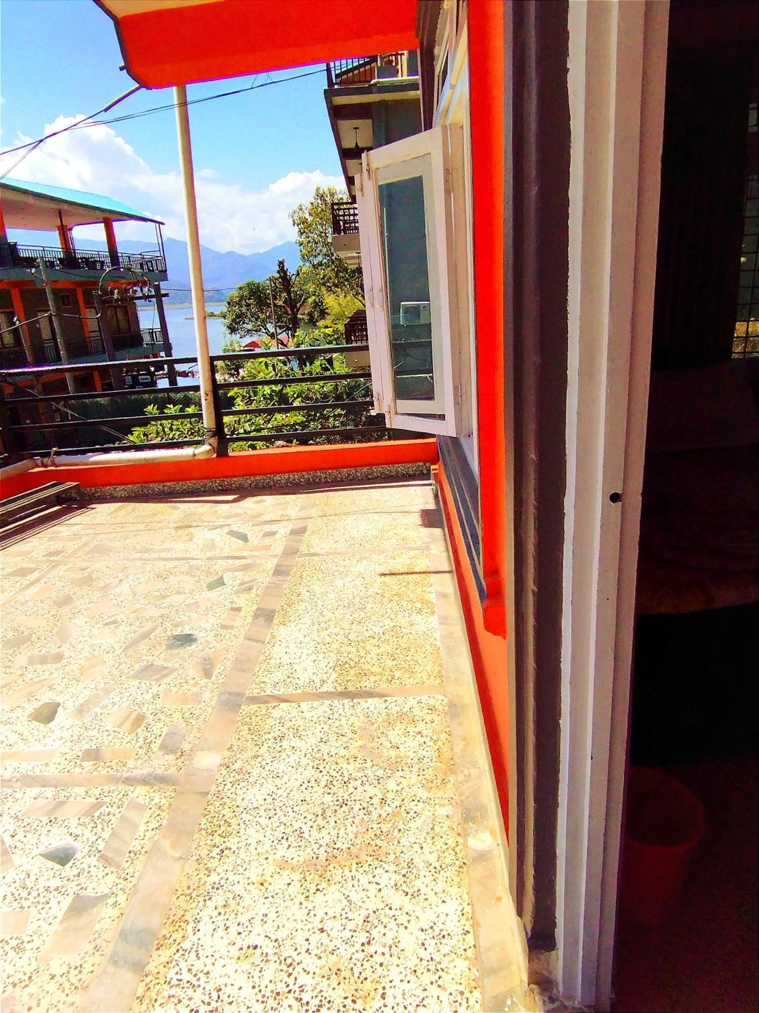 Hotel Santana Pokhara Rom bilde