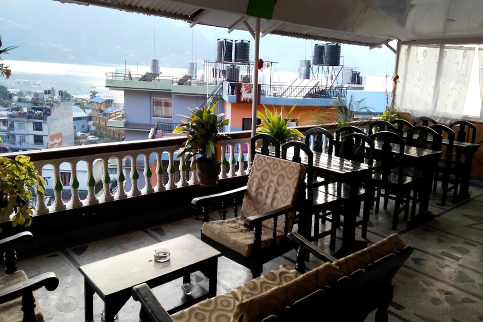 Hotel Santana Pokhara Eksteriør bilde