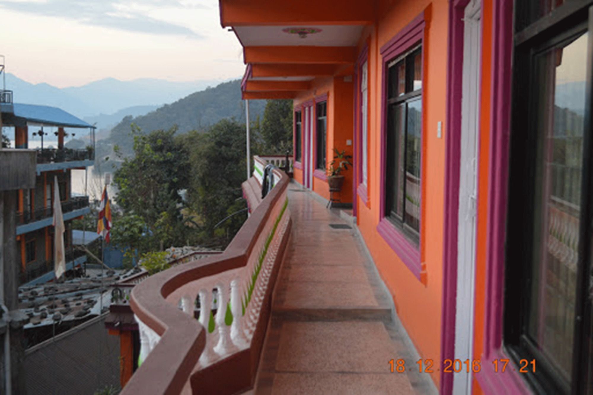 Hotel Santana Pokhara Eksteriør bilde