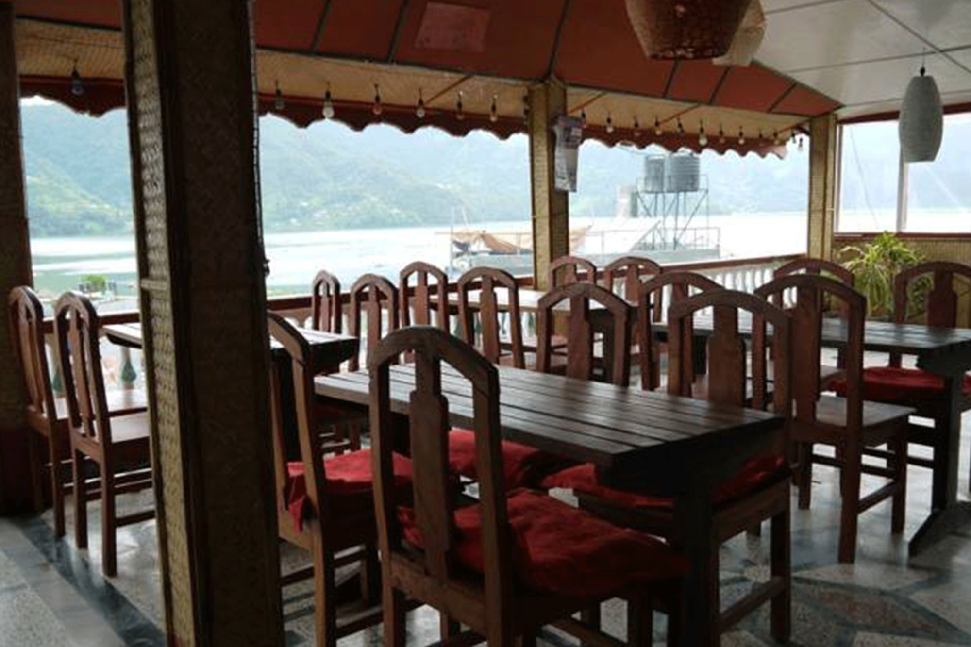 Hotel Santana Pokhara Eksteriør bilde