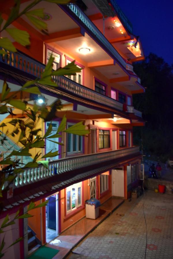 Hotel Santana Pokhara Eksteriør bilde