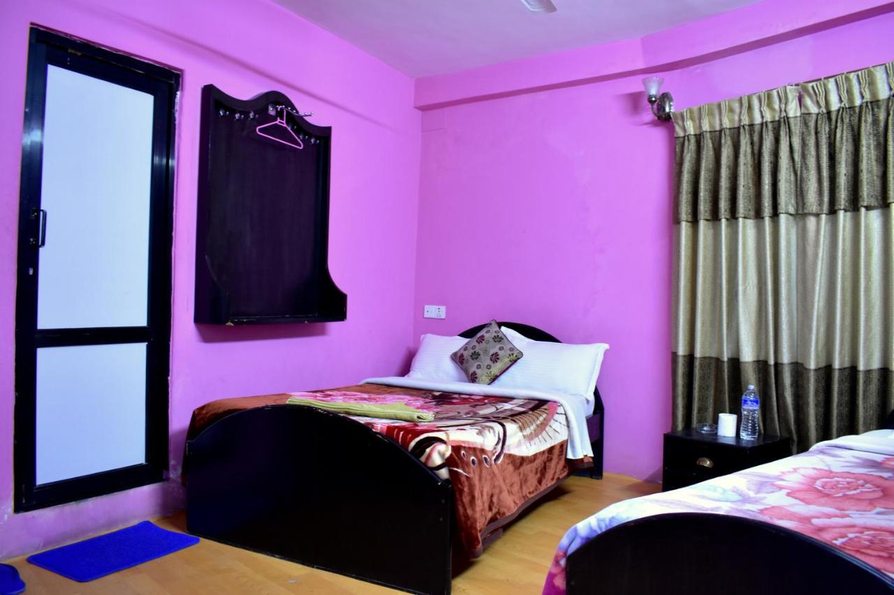 Hotel Santana Pokhara Eksteriør bilde
