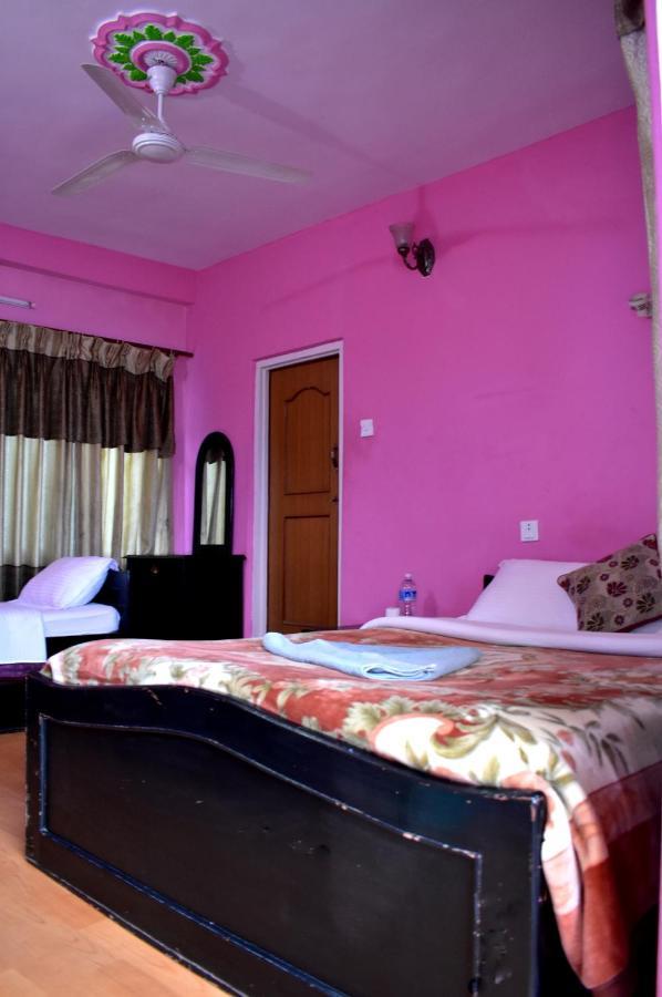 Hotel Santana Pokhara Eksteriør bilde